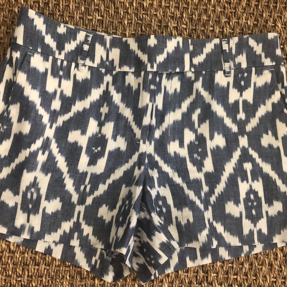 EUC LOFT Blue White Pattern Shorts Size 6